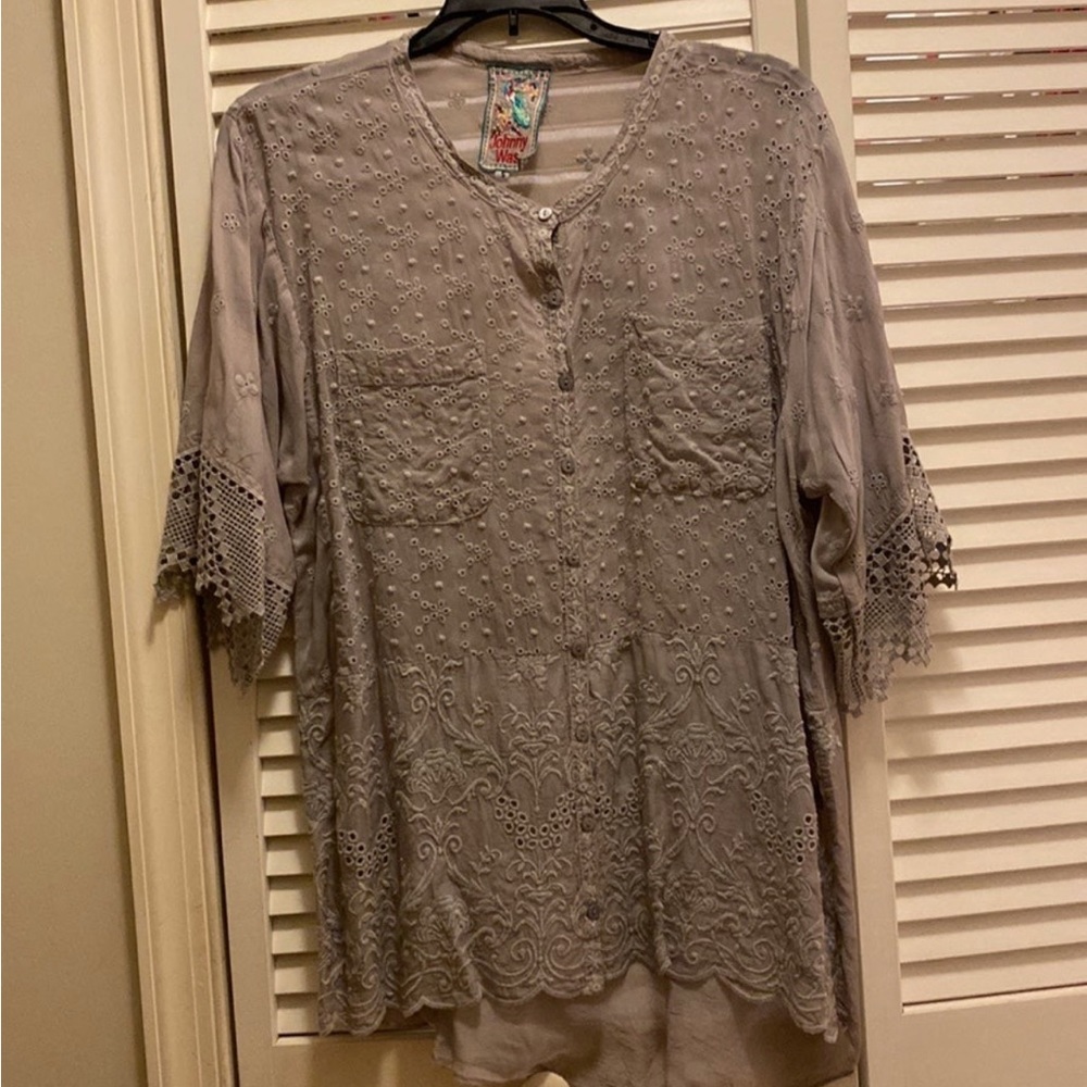 Beautifully embroidered and eyelet Johnny Was top, size S, 100% Cupra Rayon